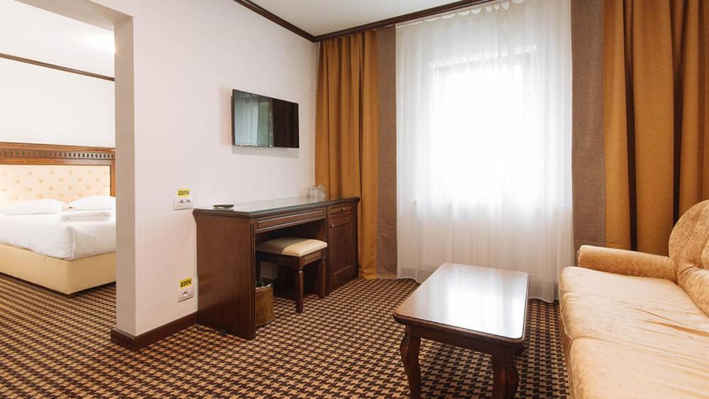 Hotel Alpin Rarau Câmpulung Moldovenesc Esterno foto