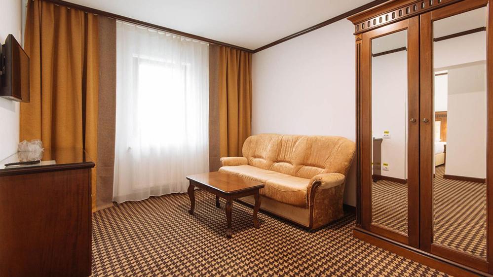 Hotel Alpin Rarau Câmpulung Moldovenesc Esterno foto